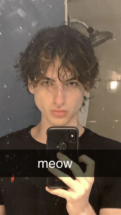 Im i big enough to be called hung : r/hungfemboys .